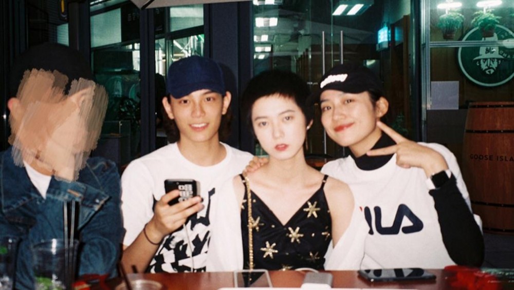 姜卓君与人合照 姜卓君高清写真_姜卓君高清剧照