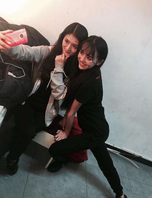 罗秋韵与人合照 罗秋韵高清写真_罗秋韵高清剧照