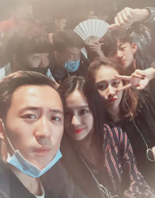 罗秋韵与人合照 罗秋韵高清写真_罗秋韵高清剧照