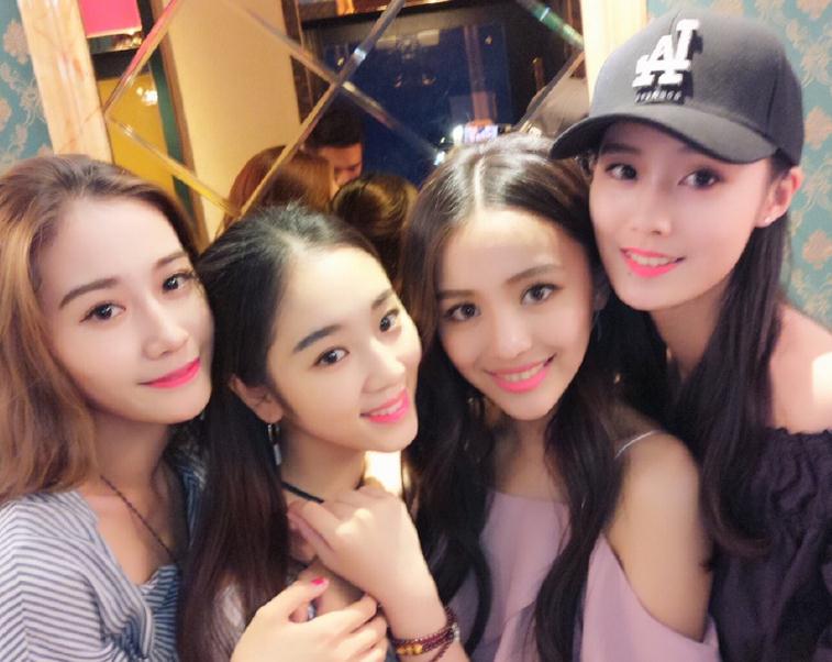 罗秋韵与人合照 罗秋韵高清写真_罗秋韵高清剧照