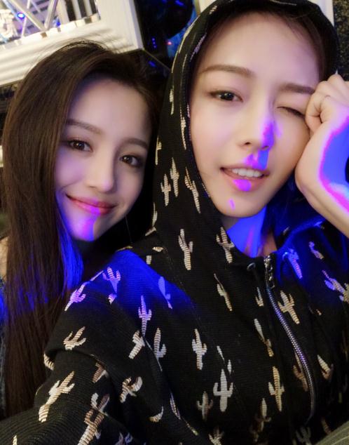 罗秋韵与人合照 罗秋韵高清写真_罗秋韵高清剧照