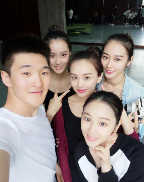 罗秋韵与人合照 罗秋韵高清写真_罗秋韵高清剧照