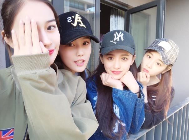 罗秋韵与人合照 罗秋韵高清写真_罗秋韵高清剧照