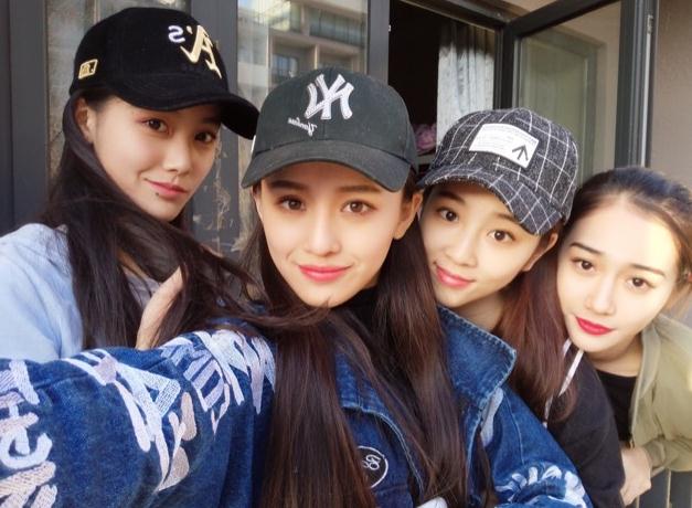 罗秋韵与人合照 罗秋韵高清写真_罗秋韵高清剧照