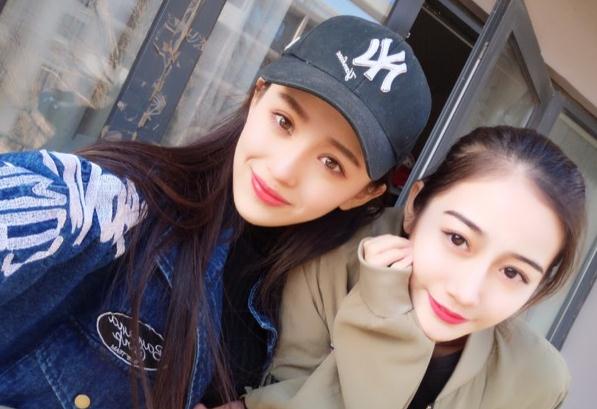 罗秋韵与人合照 罗秋韵高清写真_罗秋韵高清剧照