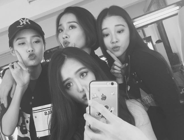 罗秋韵与人合照 罗秋韵高清写真_罗秋韵高清剧照