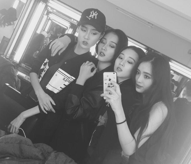 罗秋韵与人合照 罗秋韵高清写真_罗秋韵高清剧照