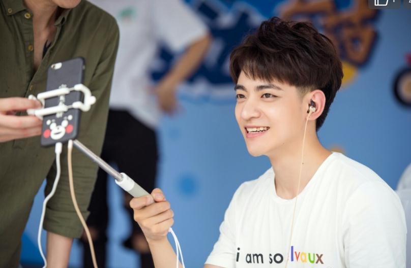 姜彭校园照写真 姜彭高清写真_姜彭高清剧照