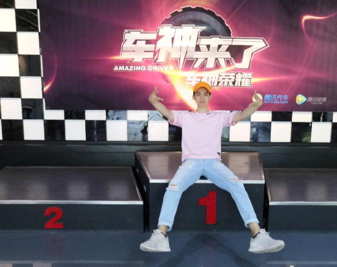 姜彭校园照写真 姜彭高清写真_姜彭高清剧照