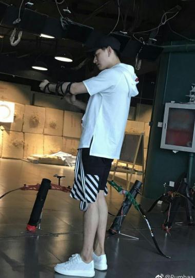 姜彭校园照写真 姜彭高清写真_姜彭高清剧照