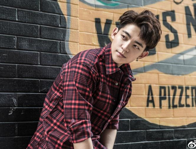 姜彭街拍照写真 姜彭高清写真_姜彭高清剧照