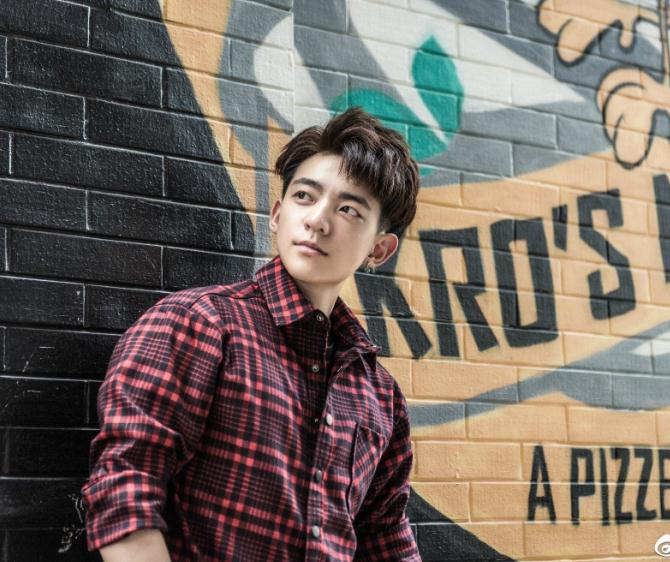 姜彭街拍照写真 姜彭高清写真_姜彭高清剧照