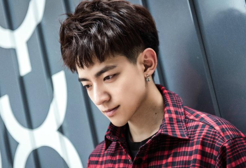 姜彭街拍照写真 姜彭高清写真_姜彭高清剧照