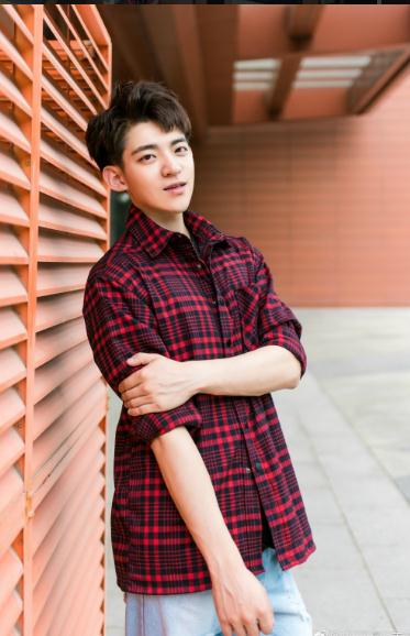 姜彭街拍照写真 姜彭高清写真_姜彭高清剧照