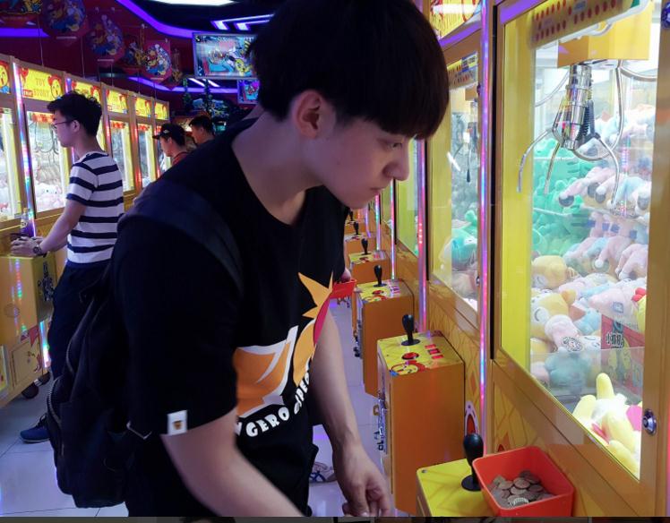 姜彭街拍照写真 姜彭高清写真_姜彭高清剧照