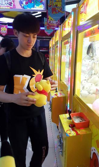 姜彭街拍照写真 姜彭高清写真_姜彭高清剧照