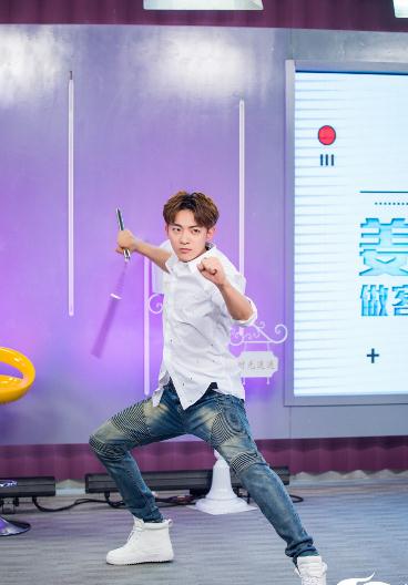 姜彭参加活动写真 姜彭高清写真_姜彭高清剧照