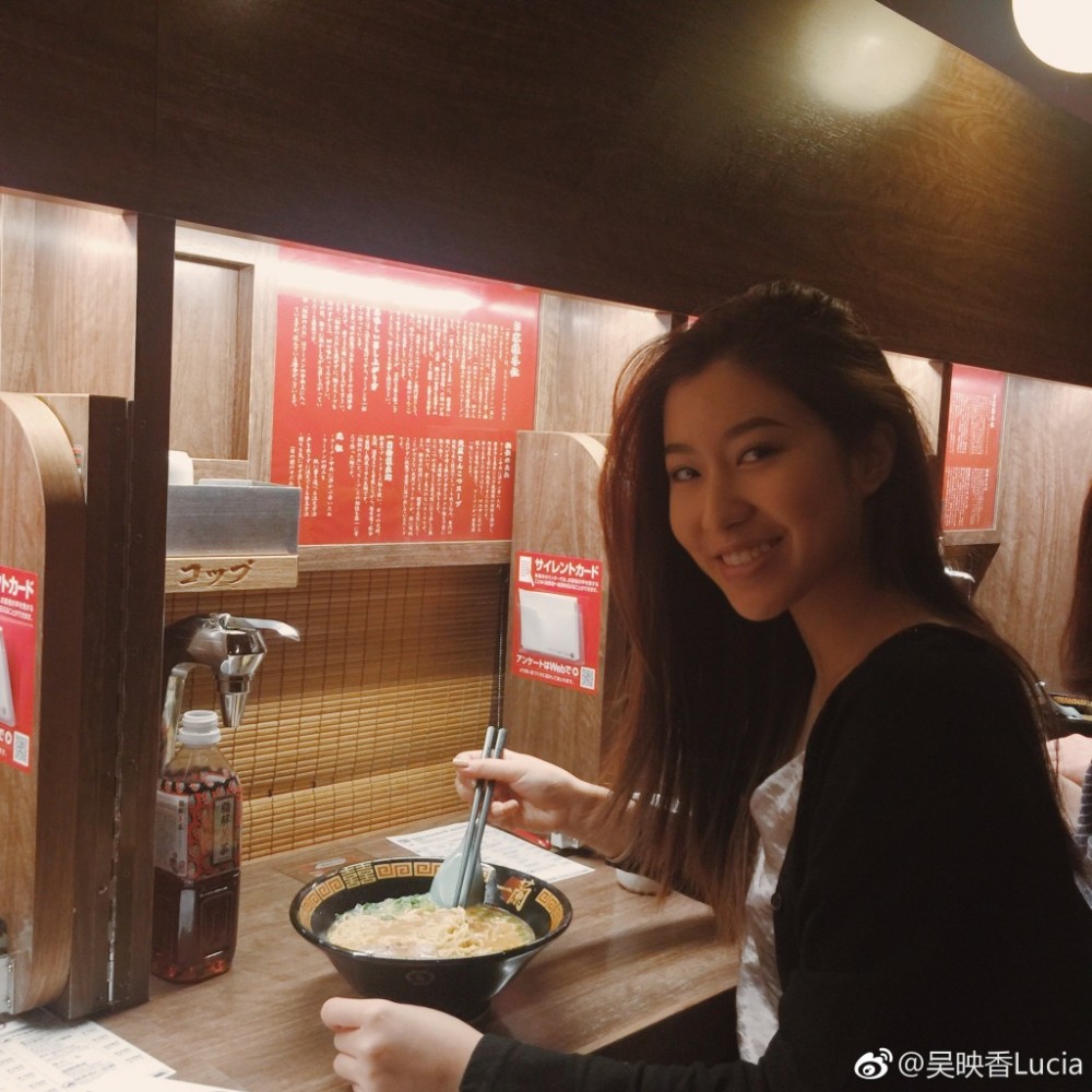 吴映香街拍照写真 吴映香高清写真_吴映香高清剧照