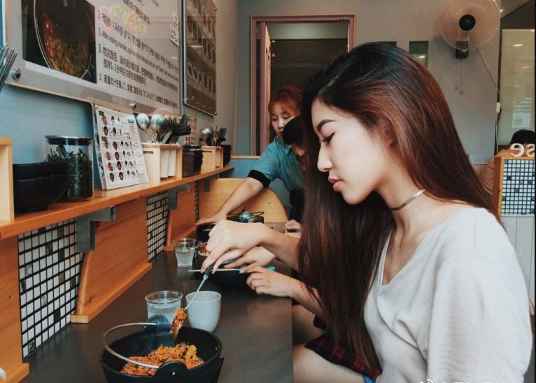 吴映香微博配图写真 吴映香高清写真_吴映香高清剧照