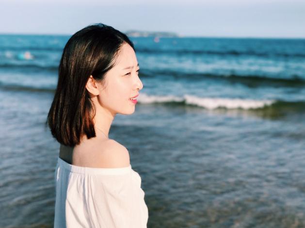 李嘉琪海边写真 李嘉琪高清写真_李嘉琪高清剧照