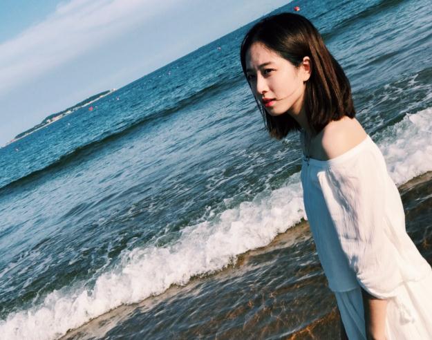 李嘉琪海边写真 李嘉琪高清写真_李嘉琪高清剧照