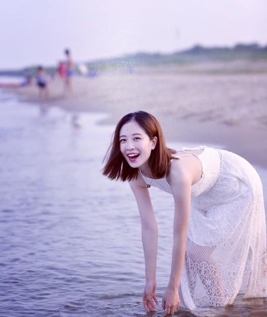 李嘉琪海边写真 李嘉琪高清写真_李嘉琪高清剧照
