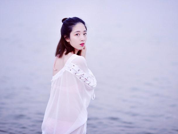 李嘉琪海边写真 李嘉琪高清写真_李嘉琪高清剧照
