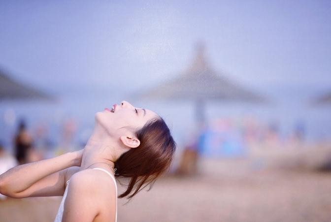 李嘉琪海边写真 李嘉琪高清写真_李嘉琪高清剧照