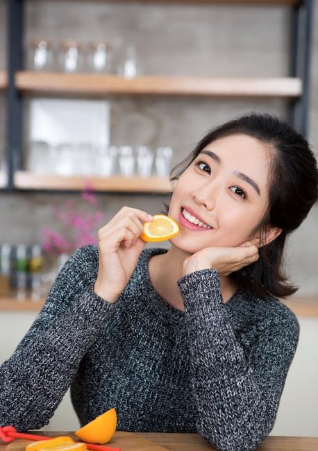 李嘉琪秋日写真 李嘉琪高清写真_李嘉琪高清剧照