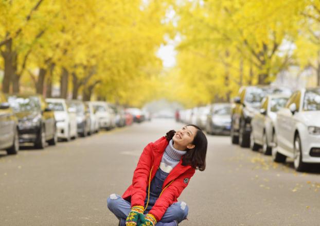 李嘉琪秋日写真 李嘉琪高清写真_李嘉琪高清剧照