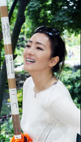 巩俐晚礼服照写真 巩俐高清写真_巩俐高清剧照