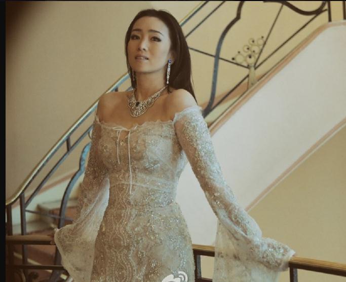 巩俐晚礼服照写真 巩俐高清写真_巩俐高清剧照