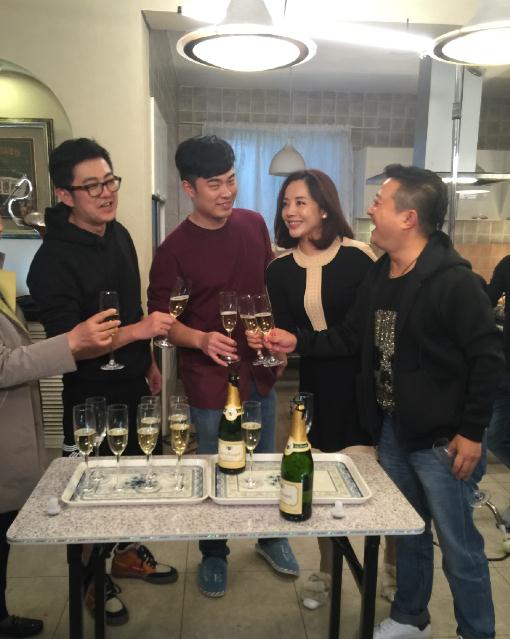 杨紫嫣与人合照 杨紫嫣高清写真_杨紫嫣高清剧照
