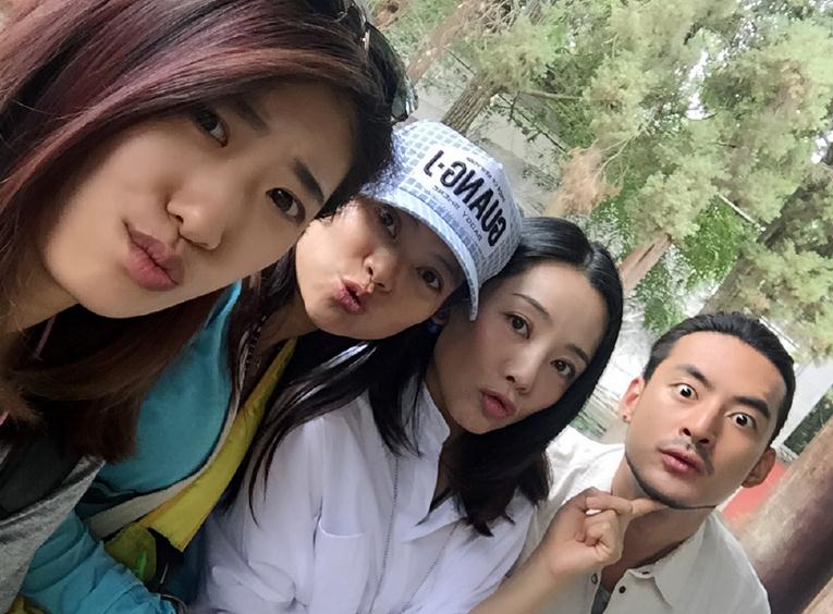杨紫嫣与人合照 杨紫嫣高清写真_杨紫嫣高清剧照