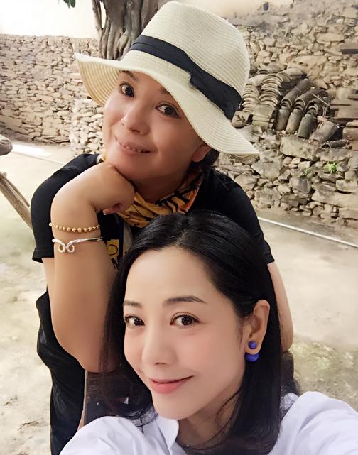 杨紫嫣与人合照 杨紫嫣高清写真_杨紫嫣高清剧照