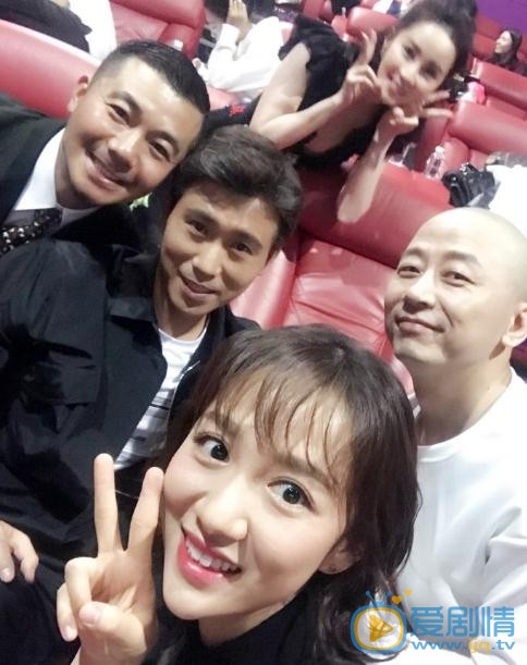 李奕娴与人合照 李奕娴高清写真_李奕娴高清剧照