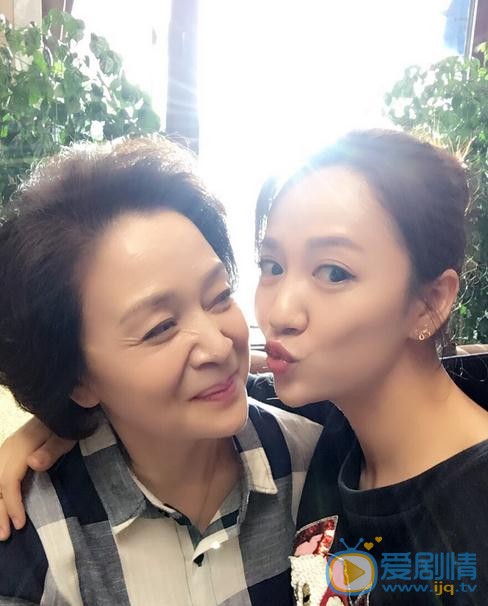 李奕娴与人合照 李奕娴高清写真_李奕娴高清剧照