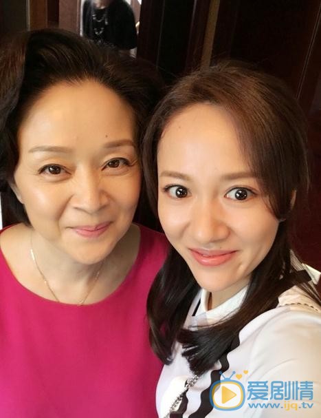 李奕娴与人合照 李奕娴高清写真_李奕娴高清剧照