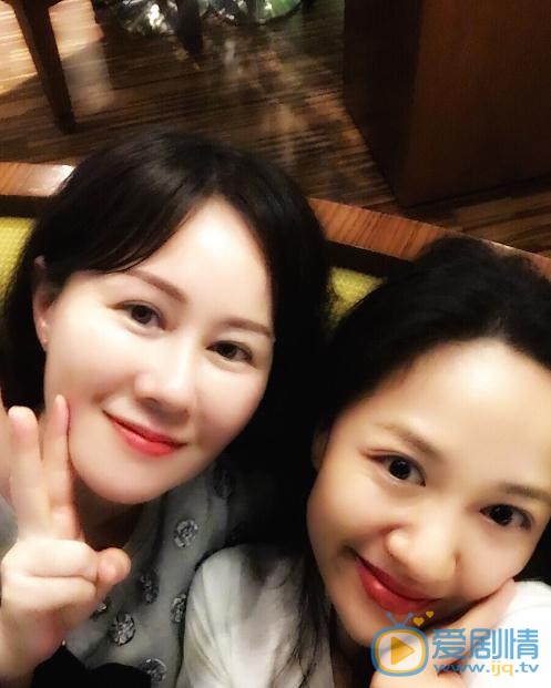李奕娴与人合照 李奕娴高清写真_李奕娴高清剧照
