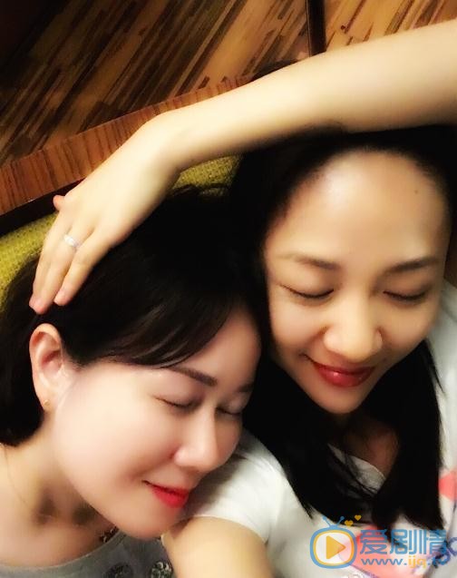 李奕娴与人合照 李奕娴高清写真_李奕娴高清剧照