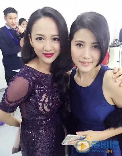 李奕娴与人合照 李奕娴高清写真_李奕娴高清剧照