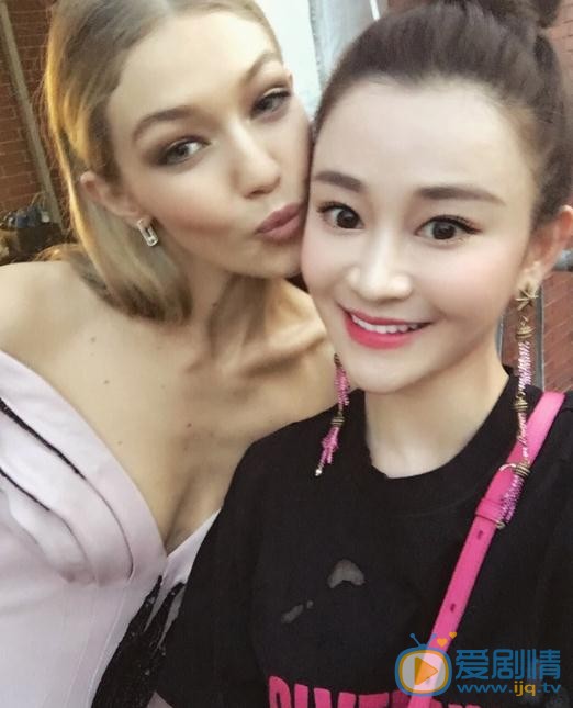 陈昱霖与人合照 陈昱霖高清写真_陈昱霖高清剧照