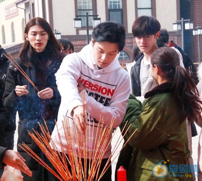 区天瑞开机照 区天瑞高清写真_区天瑞高清剧照