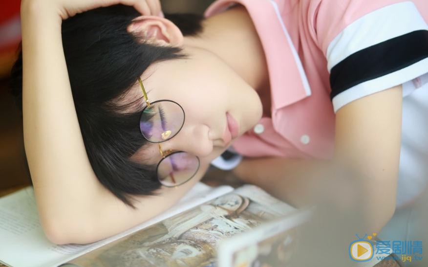 贺峻霖街拍写真 贺峻霖高清写真_贺峻霖高清剧照