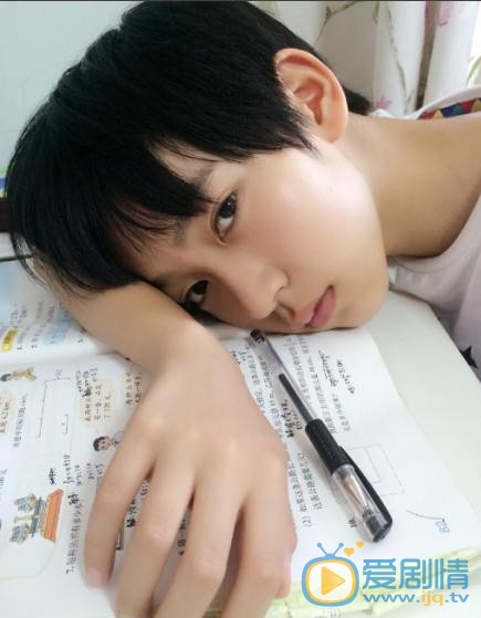 贺峻霖自拍写真 贺峻霖高清写真_贺峻霖高清剧照