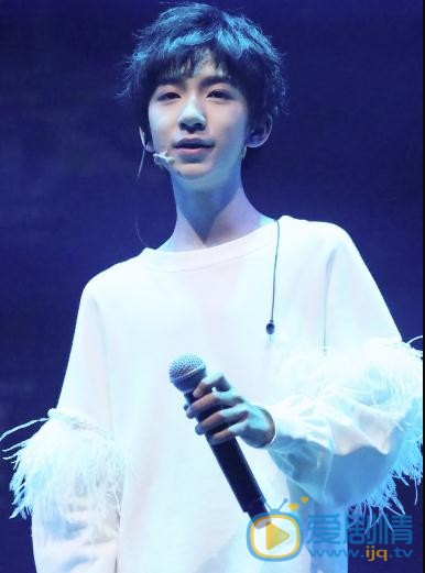 贺峻霖演唱会写真 贺峻霖高清写真_贺峻霖高清剧照