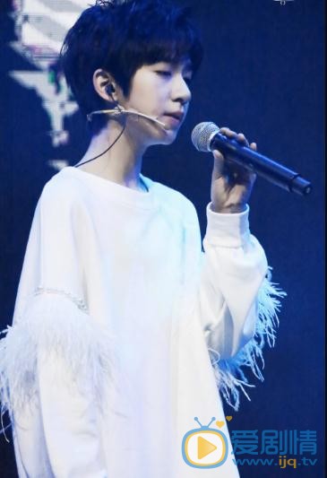 贺峻霖演唱会写真 贺峻霖高清写真_贺峻霖高清剧照