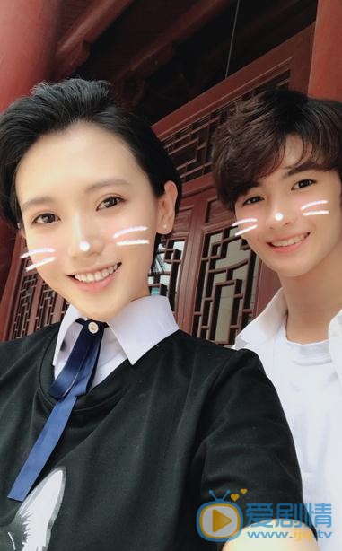 张琳悦与人合照 张琳悦高清写真_张琳悦高清剧照