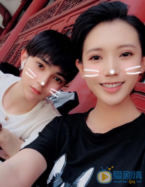 张琳悦与人合照 张琳悦高清写真_张琳悦高清剧照