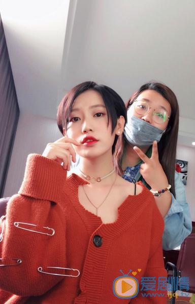 张琳悦与人合照 张琳悦高清写真_张琳悦高清剧照